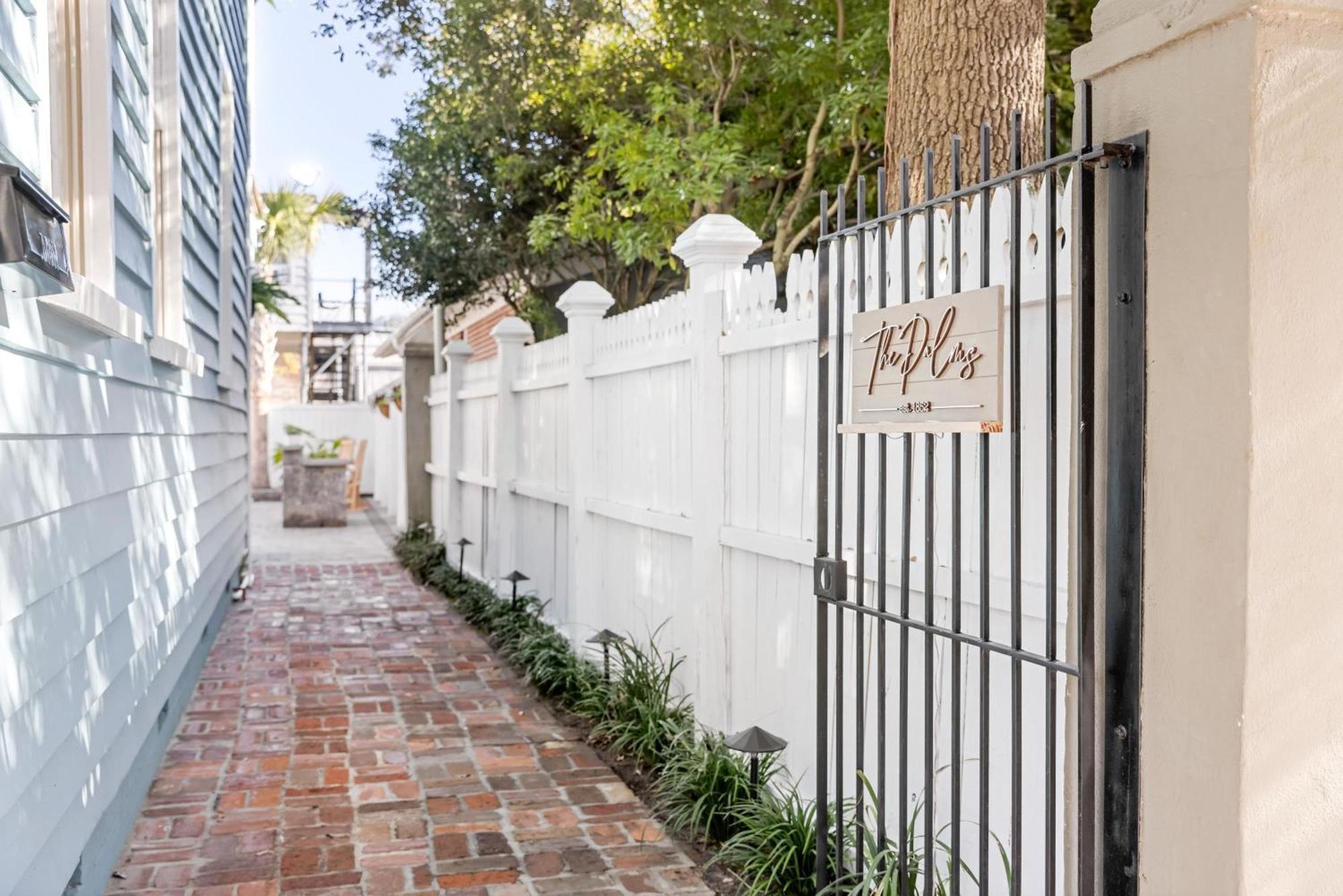 Charming Secluded Courtyard - 1 Block To King Βίλα Τσάρλεστον Εξωτερικό φωτογραφία